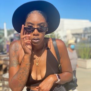 Meet your Posher, Latisha